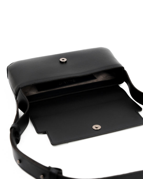 BAGANI SLING BAG IN BLACK