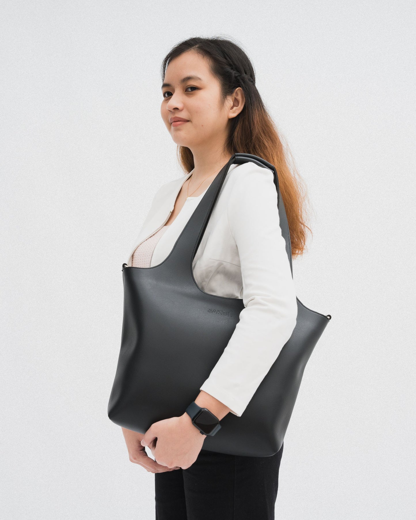 AZON SHOULDER BAG IN BLACK