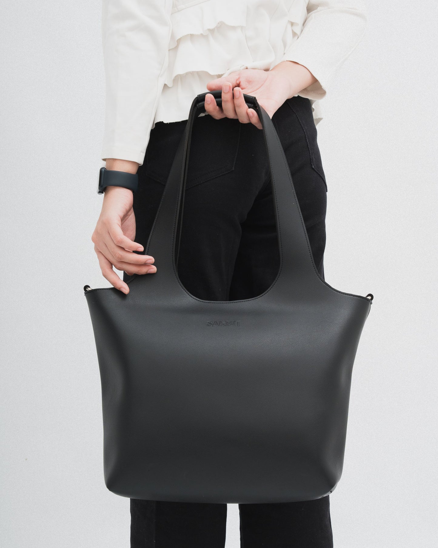 AZON SHOULDER BAG IN BLACK