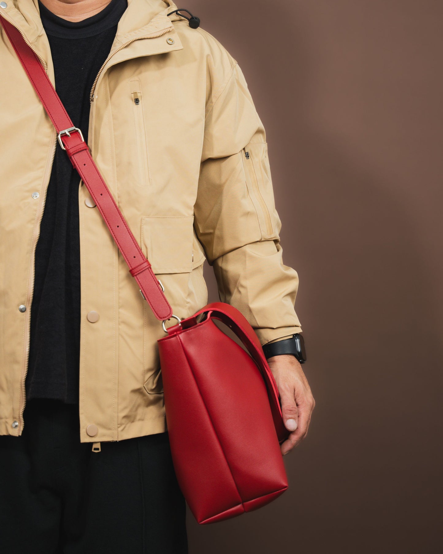 AZON SHOULDER BAG IN CRIMSON