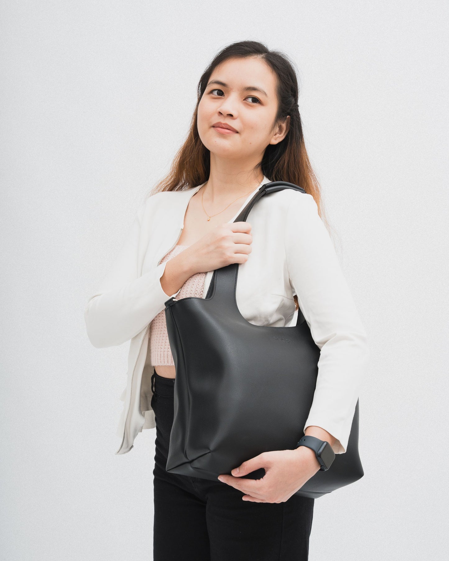 AZON SHOULDER BAG IN BLACK