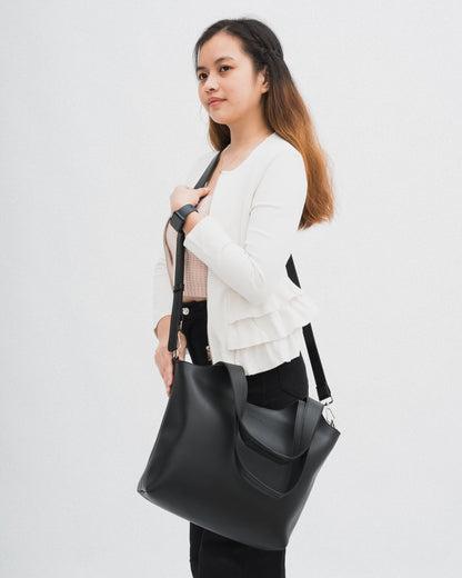 AZON SHOULDER BAG IN BLACK