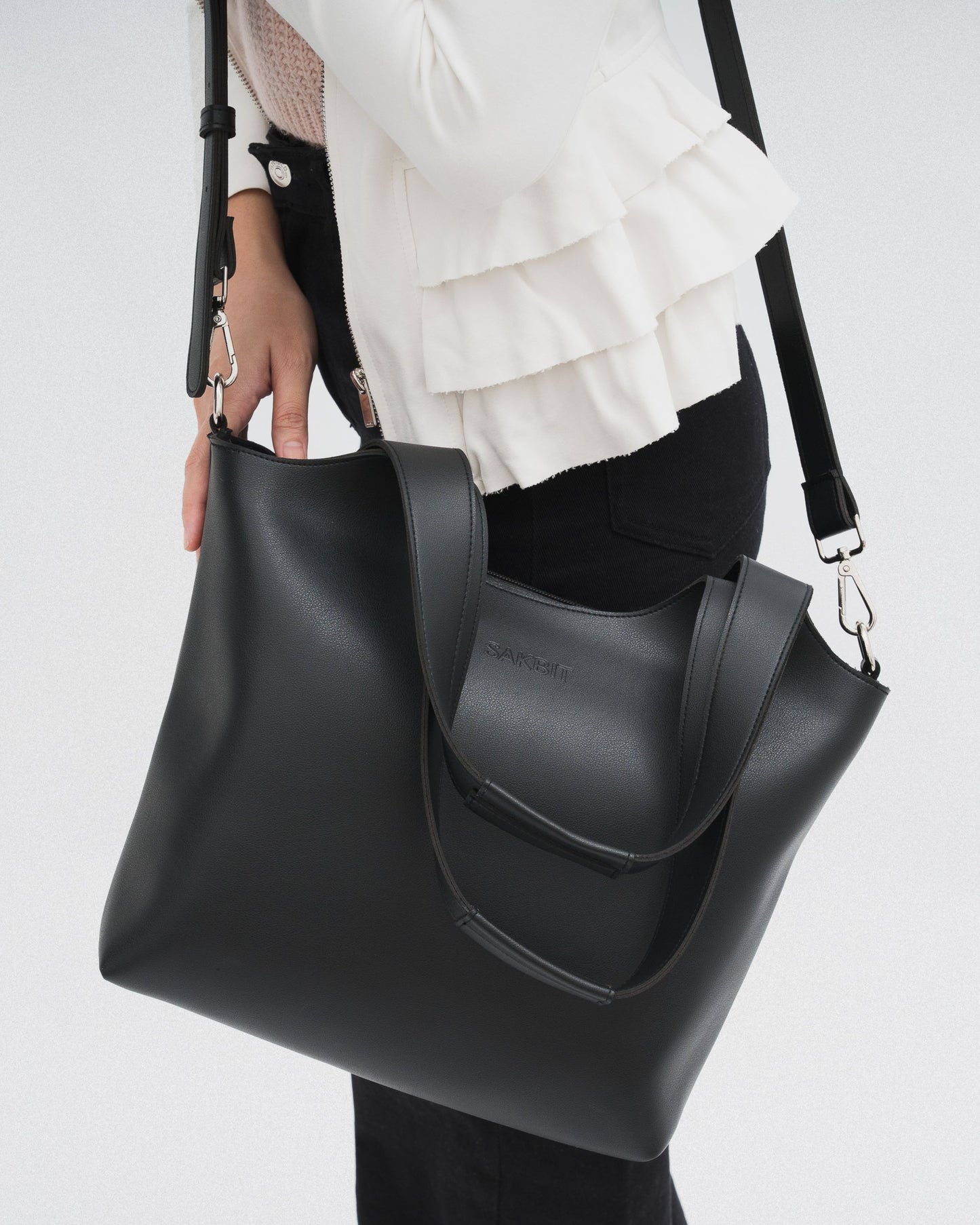 AZON SHOULDER BAG IN BLACK