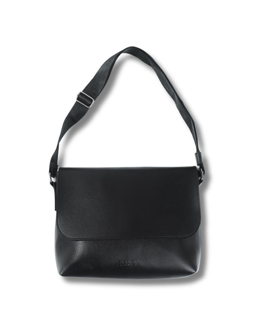 NOLAH MESSENGER BAG IN BLACK