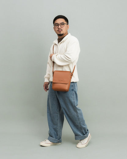 DEALER'S CROSSBODY BAG IN TAN