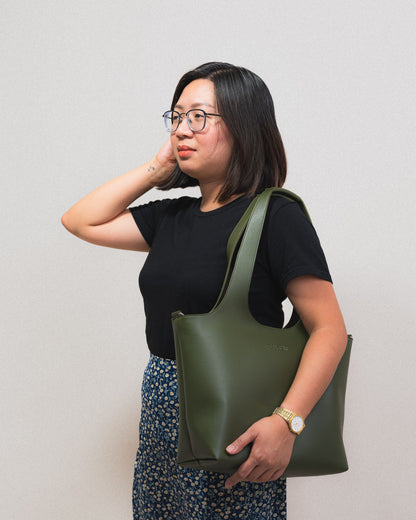 AZON SHOULDER BAG IN ARMY GREEN