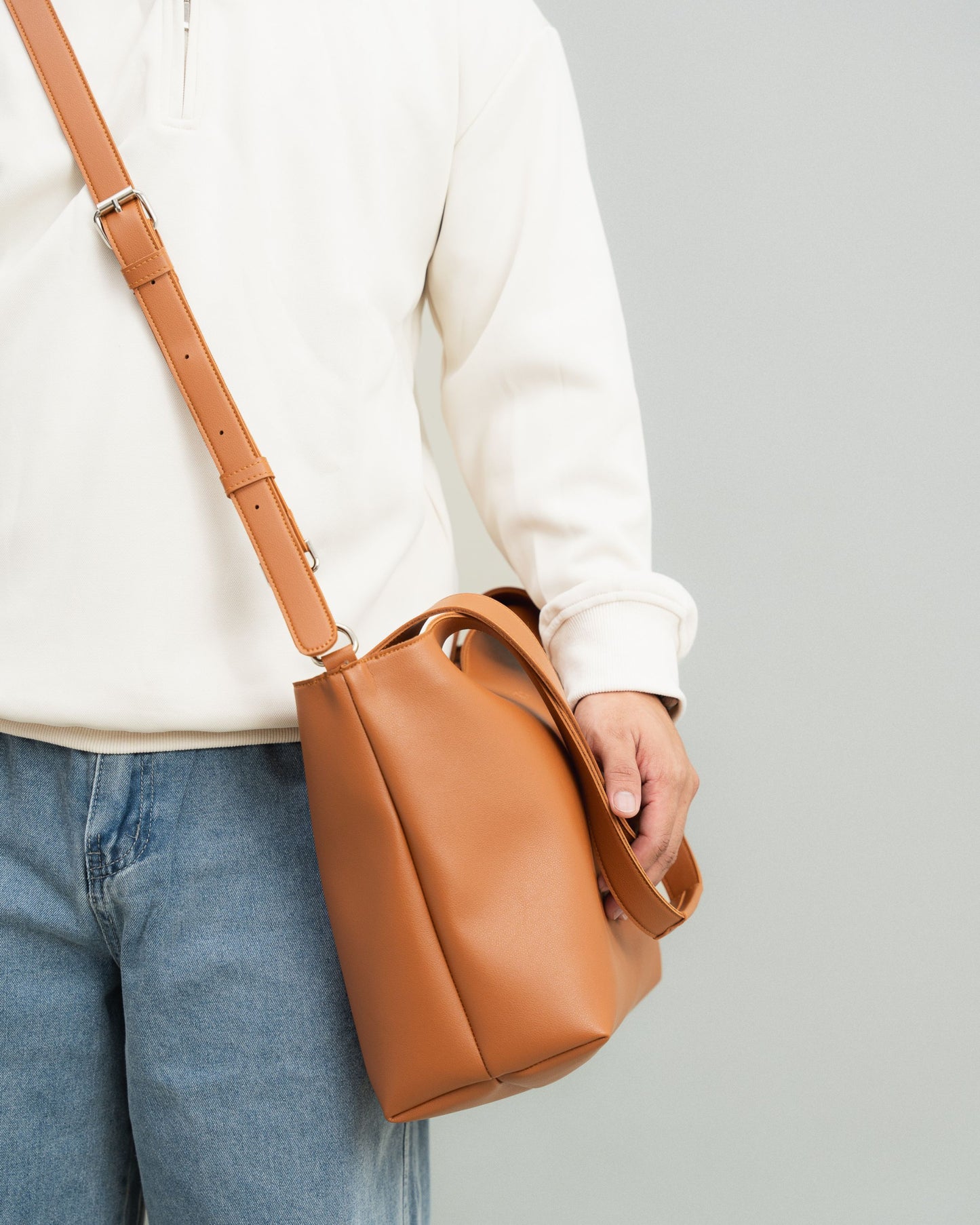 AZON SHOULDER BAG IN TAN