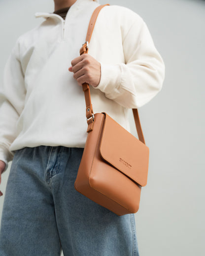 DEALER'S CROSSBODY BAG IN TAN