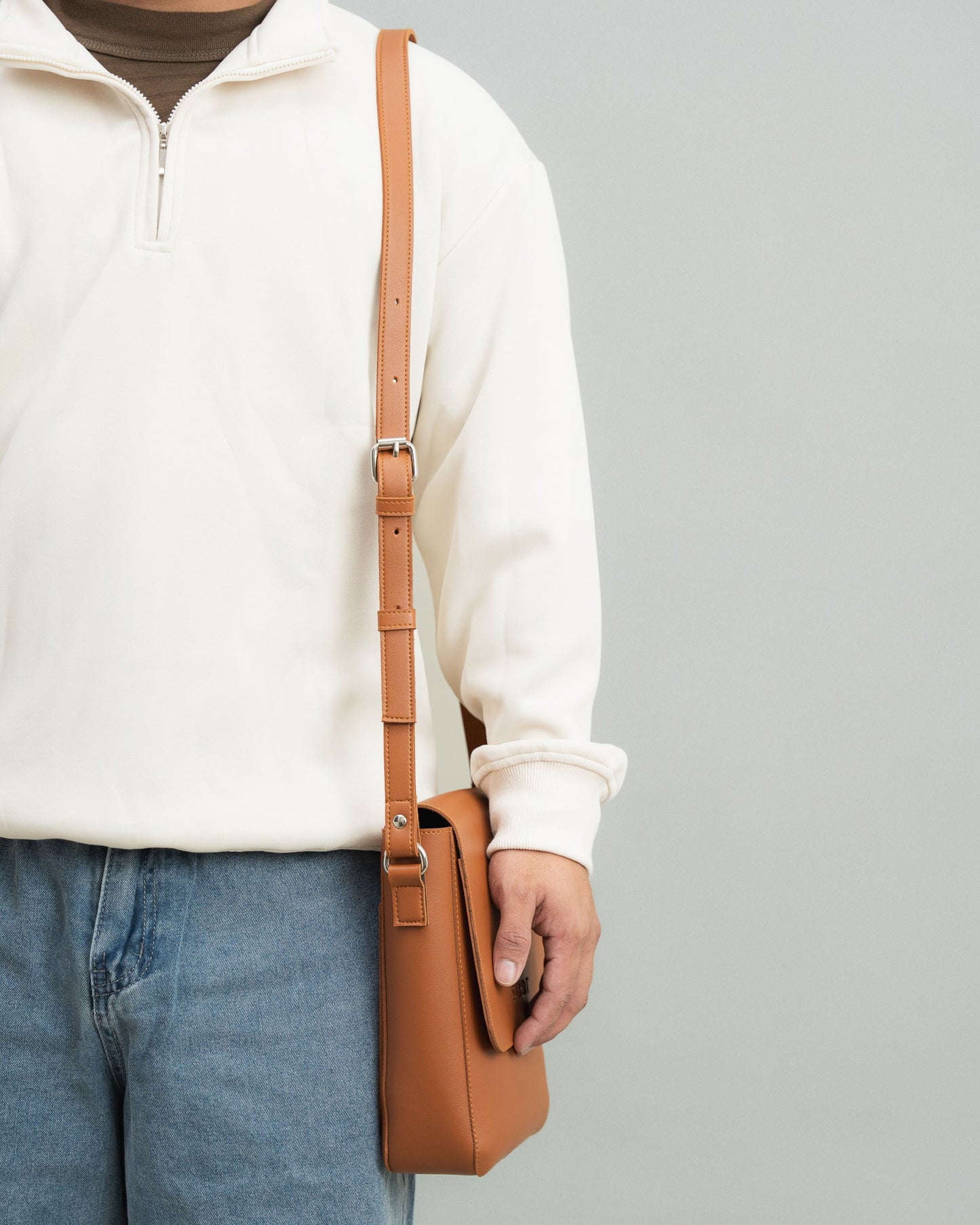 DEALER'S CROSSBODY BAG IN TAN