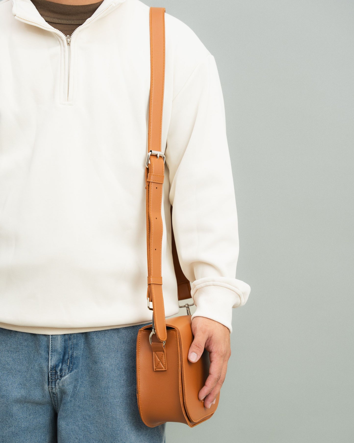 BRIANNA CROSSBODY BAG IN TAN