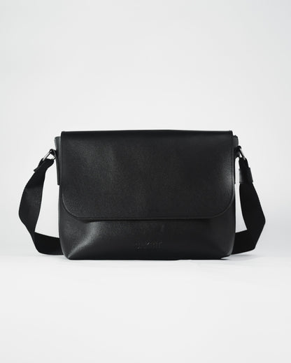 NOLAH MESSENGER BAG IN BLACK