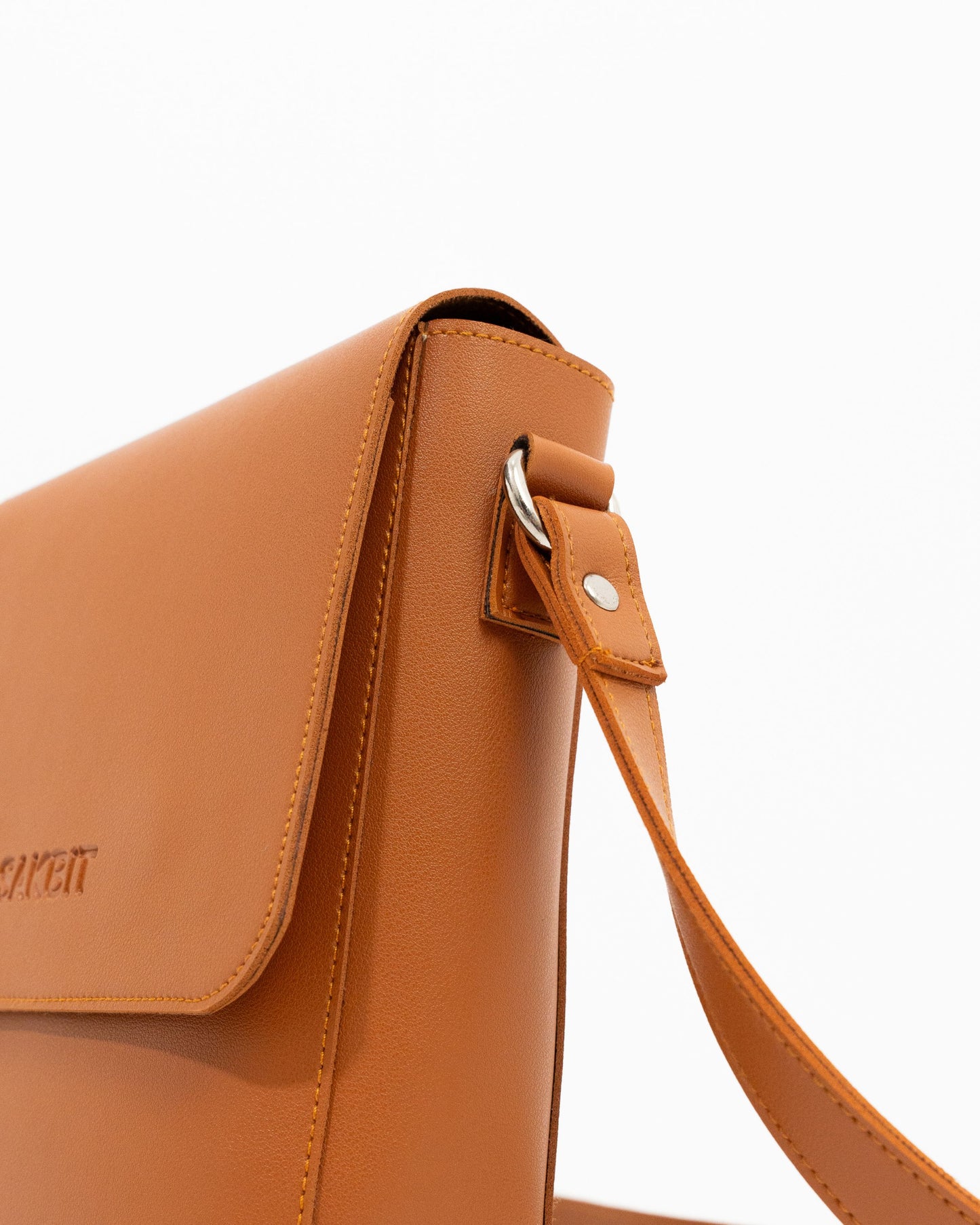 DEALER'S CROSSBODY BAG IN TAN