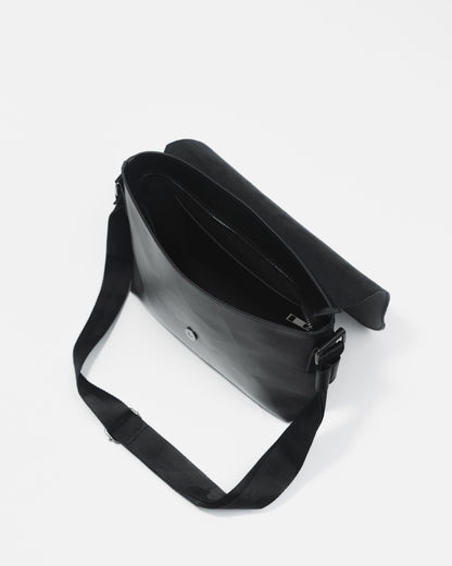 NOLAH MESSENGER BAG IN BLACK