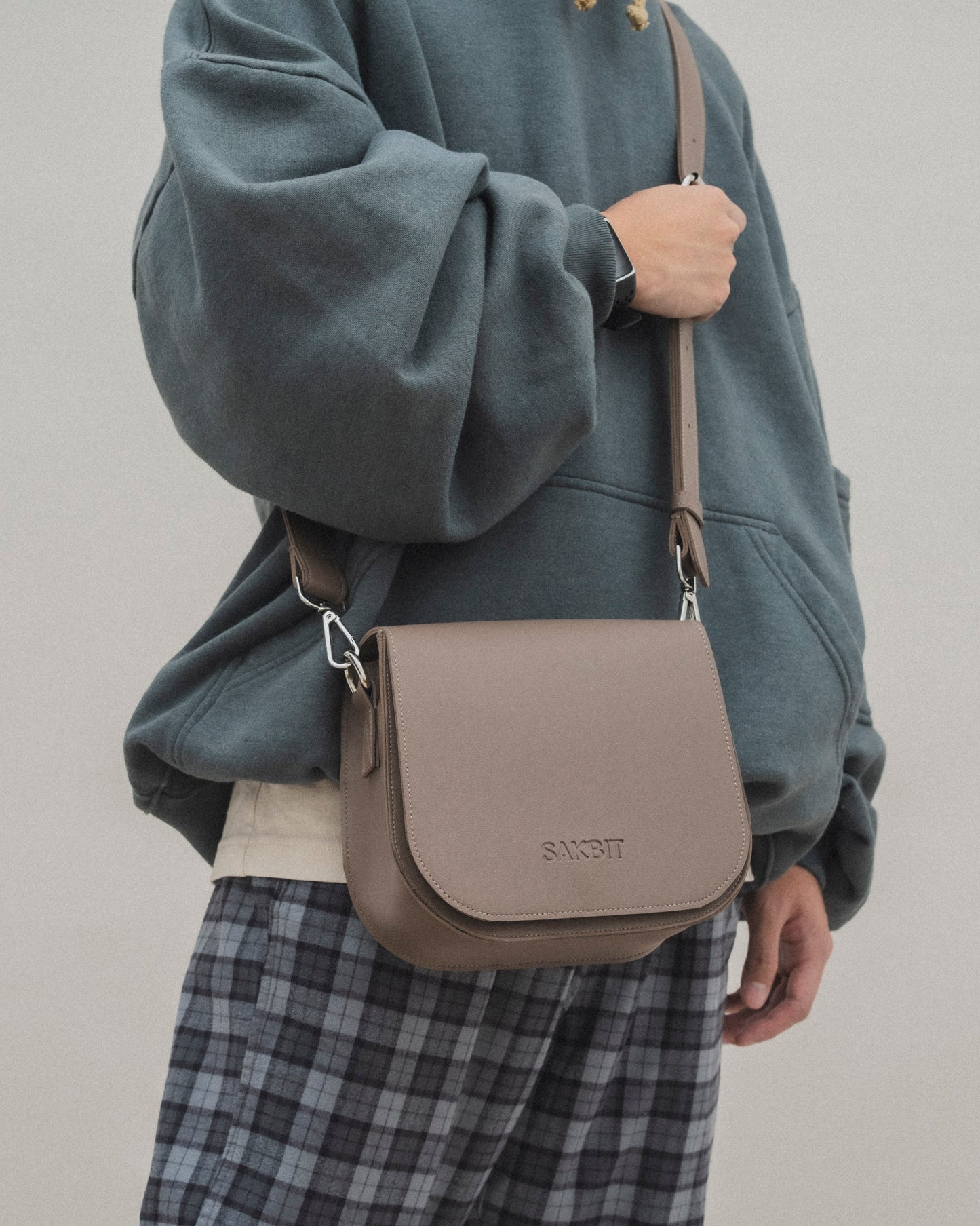 BRIANNA CROSSBODY BAG IN DOVETAIL